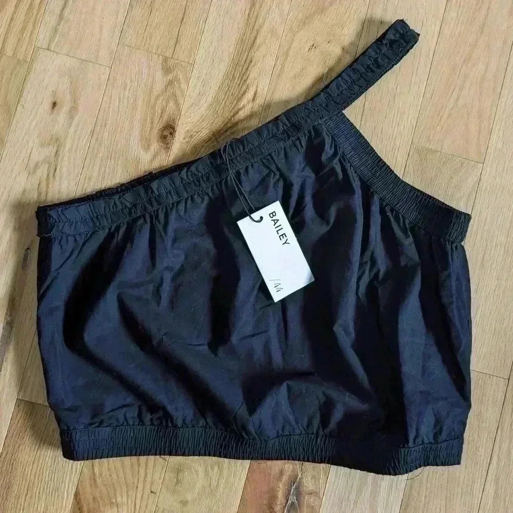 NWT BAILEY 44 CROP top size large Black 100%  Cotton  Asymetrical Puffy Loose